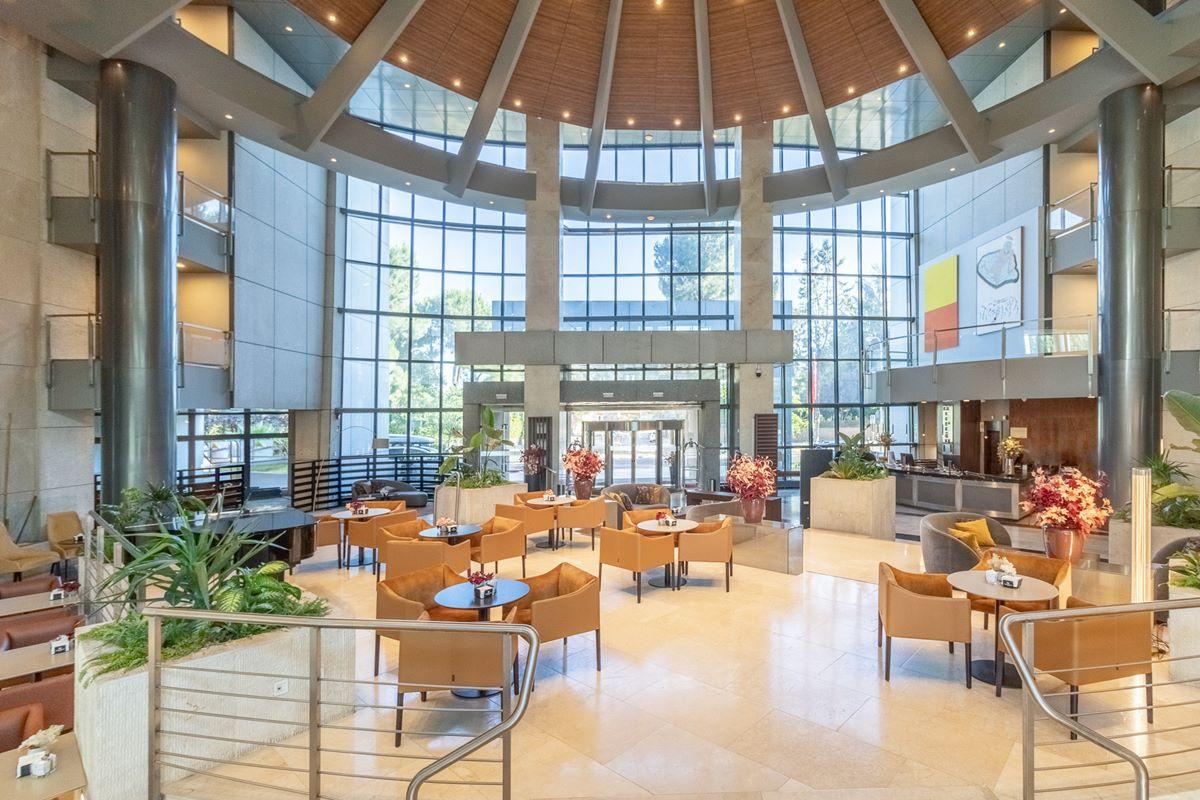 Eurostars Suites Mirasierra Madri Exterior foto The lobby of the hotel