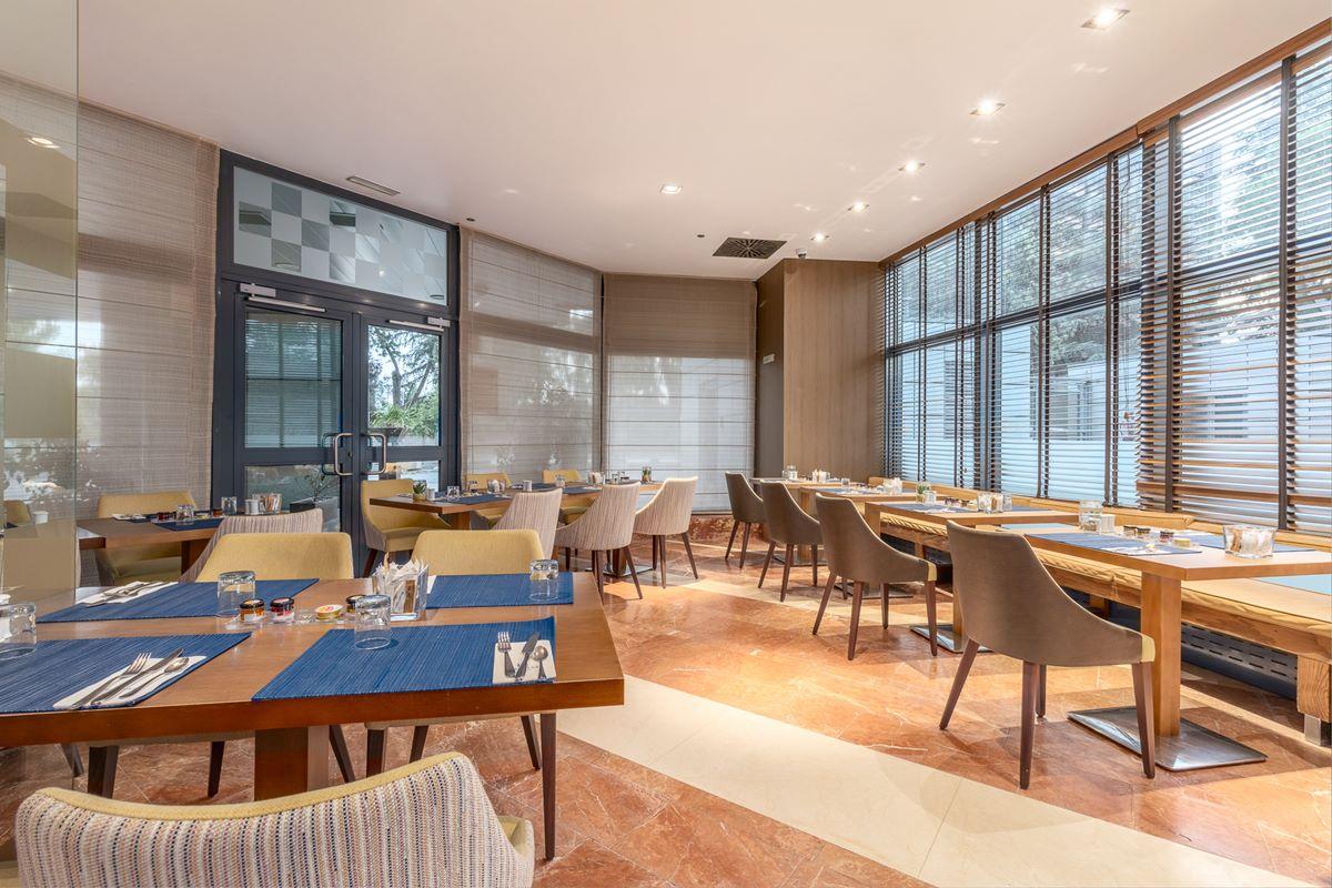 Eurostars Suites Mirasierra Madri Exterior foto The restaurant